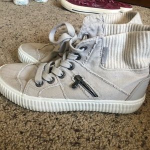 Women’s shoes